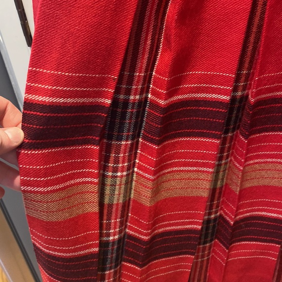 Stunning Wool Pleated Skirt 🏴󠁧󠁢󠁳󠁣󠁴󠁿🏴󠁧󠁢󠁳󠁣󠁴󠁿🏴󠁧󠁢󠁳󠁣󠁴󠁿 - Picture 3 of 6